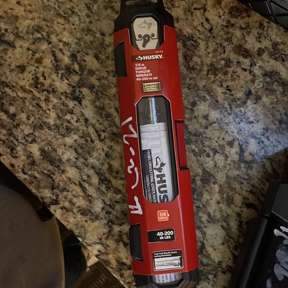 Husky backpack- 1/4 inch drive torque wrench, 12 V chargeable cordless ratchet - Picture 6 of 15